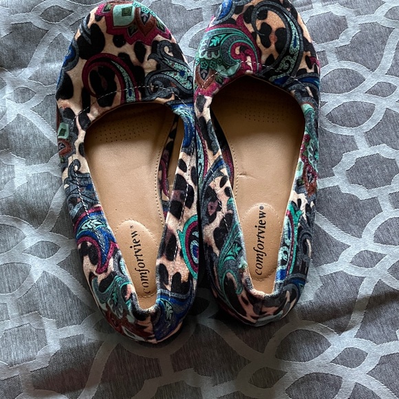 Comfortview Multicolor Patterned Flats - Picture 11 of 11